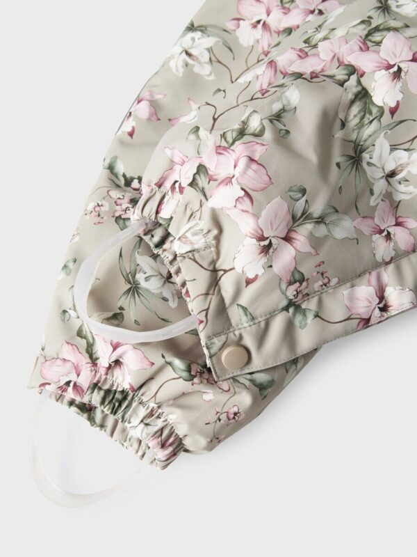 name-it-ziemos-kombis-rusvas-kreminis-neperslampantis NAME IT žiemos kombinezonas "Kreminiai žiedai"