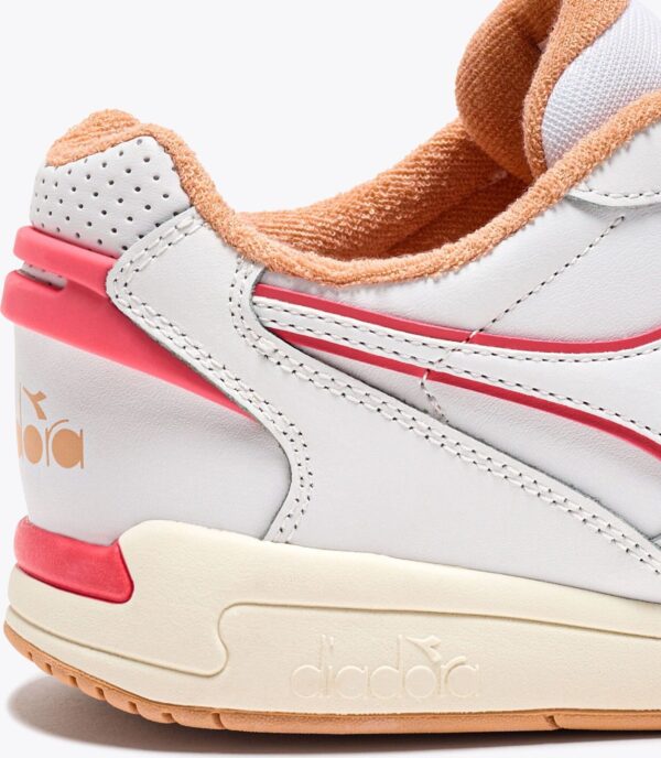 06712b81790c3b47464d08b2f813d3e4 DIADORA Winner White/Pale Peach