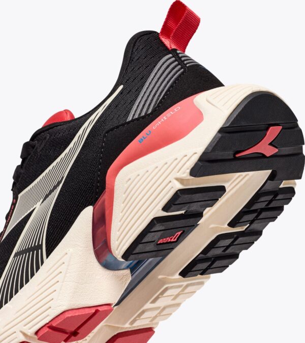 0aceae7e8def069292b00efadefbf87a DIADORA Mythos Blushield Vigore 2 W Black/Cayenne Red