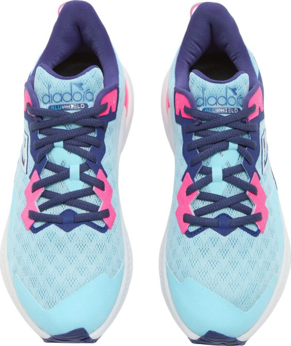 2e4921d8b6be7b1d03996d98292f4d2d DIADORA Mythos Blushield Volo 3 W Bright Baby Blue/Blueprint