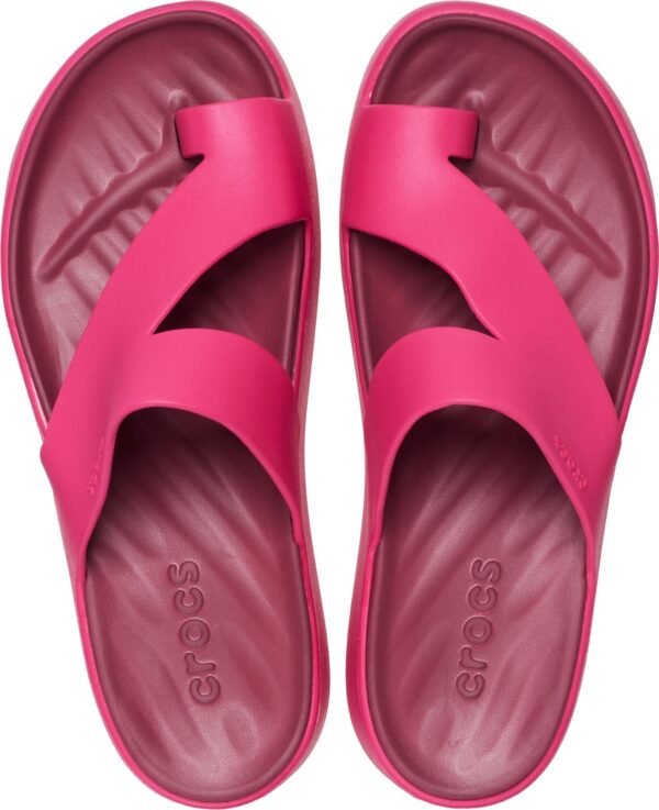 323f47299f8f1b3e83aadb1775d47845-1 Crocs™ GETAWAY PLATFORM TOE LOOP Dragon Fruit