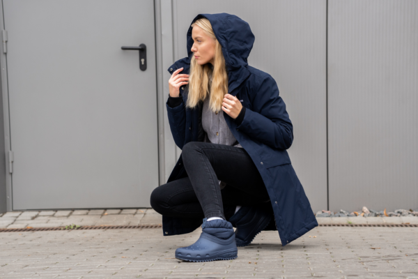 Crocs™ Classic Neo Puff Shorty Boot Women's Navy