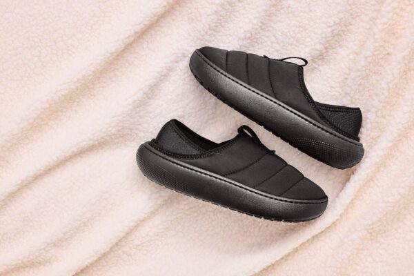 Crocs™ Classic Puff Moc Black/Black
