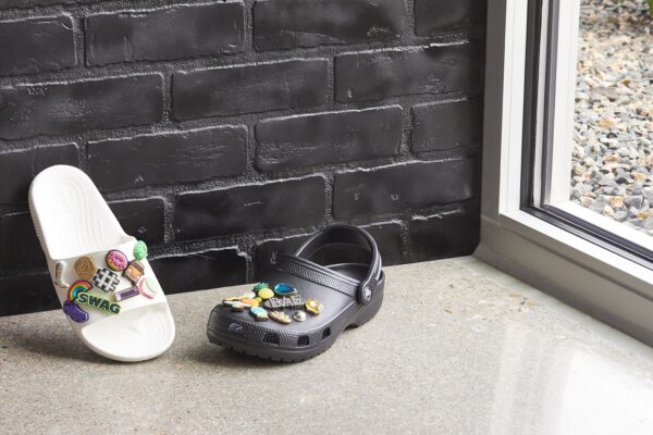 54e7e8656b4bc30aa300c675bd16aae5 Crocs™ Classic Black