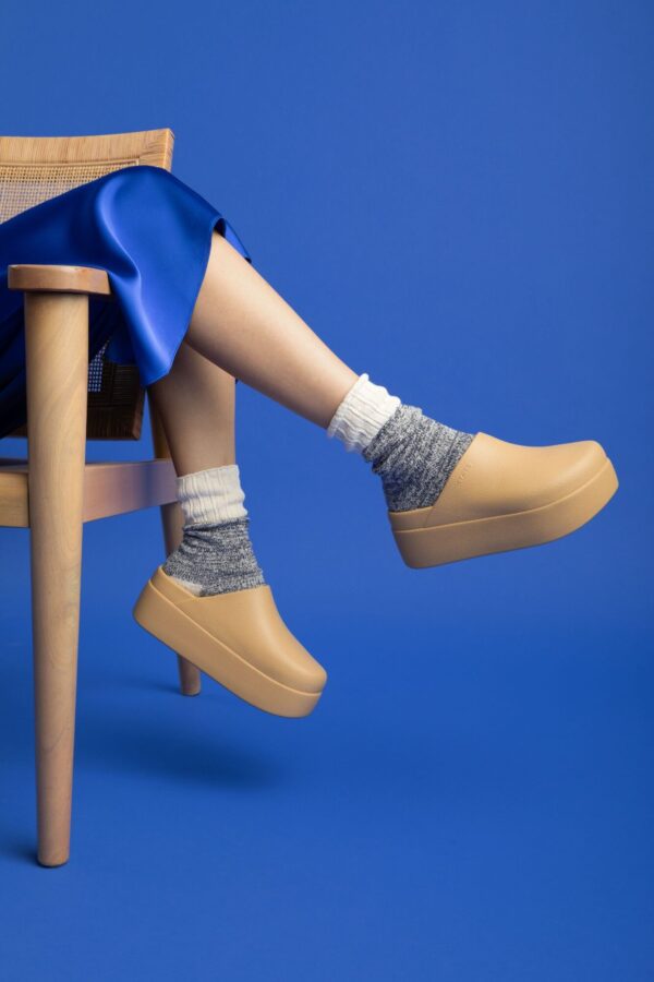 Crocs™ DYLAN PLATFORM CLOG Wheat