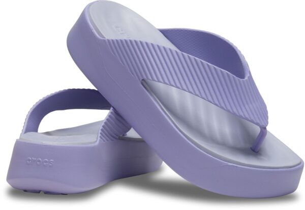 5c60271d47d2cfdfe613124f4d3582e3 Crocs™ GETAWAY GROOVE PLATFORM FLIP Mystic Purple