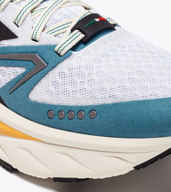 65e9a7130f7db79caec78e304176bc86 DIADORA ATOMO V7000-2 White/Brittany Blue
