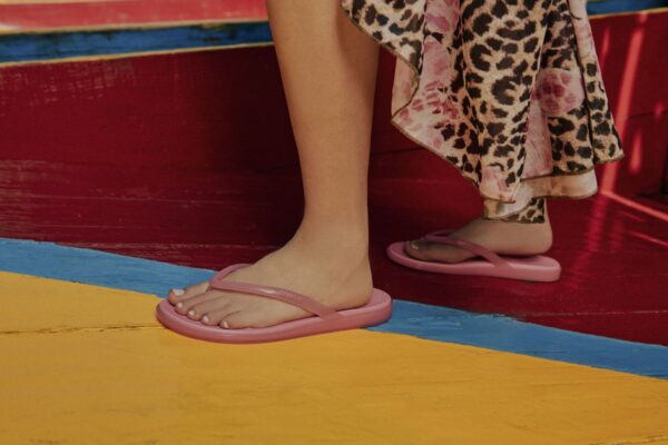 71201f4758ca36336f6ac7f981c59c7e Crocs™ Miami Jelly Round Toe Flip Women's Pink Lemonade Jelly