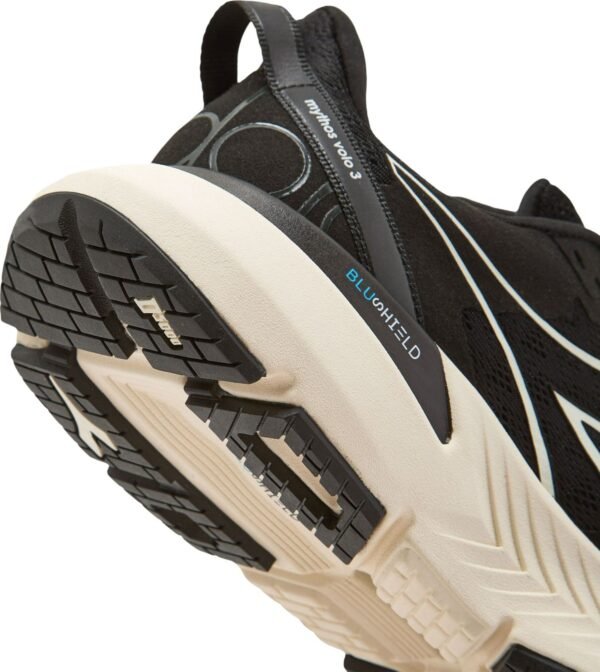 7f28203b85908e0569cb7116bf72d5fb-1 DIADORA Mythos Blushield Volo 3 W Black/Whisper White