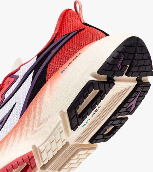 8230030c64afa436ed2ad259bc5a74a2-1 DIADORA MYTHOS BLUSHIELD VOLO 4 W White/Cayenne/Sunset Purple