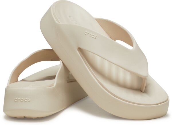 Crocs™ Getaway Platform Flip Stucco