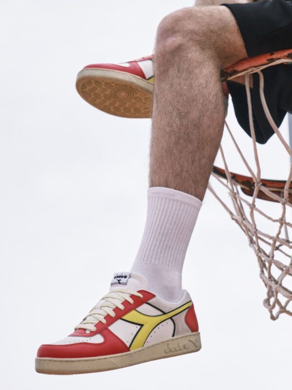 857f9b52cd4075ccf0f0bc23de4c25a2 DIADORA Magic Basket Low Icona White/Ferrari Red Italy