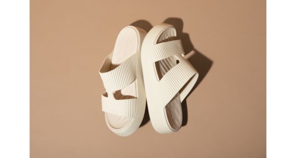 875cf33a4503084d1b30c4977e2f6f43 Crocs™ GETAWAY GROOVE PLATFORM HSTRAP Sandstone