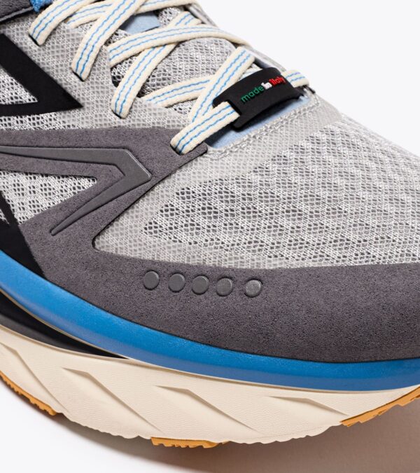 8c01215af917616a6255b3b7f7763224 DIADORA ATOMO V7000-2 Silver Dd/Black/Pacific Coast