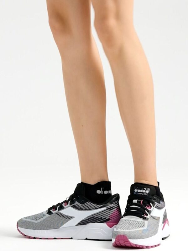 a5fdad08bffcbf39acc620fe428e6cc1 DIADORA Mythos Blushield Vigore Women's Silver Dd/Black/White