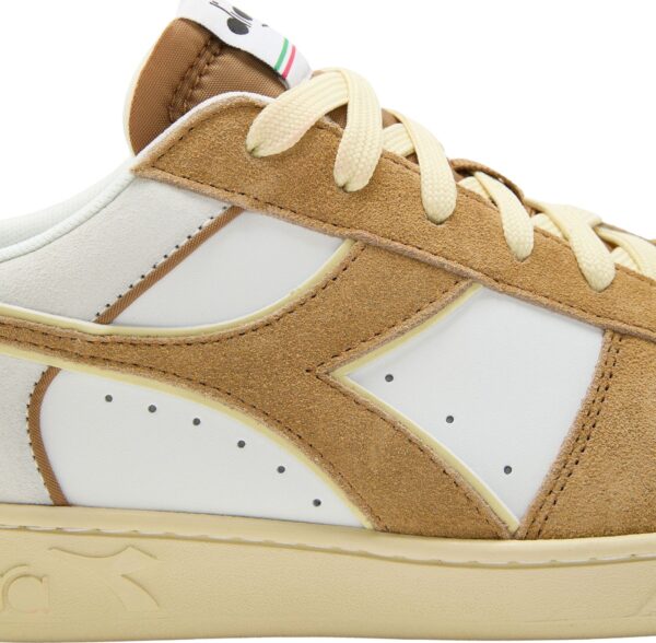 d566803704a711315aeca04ac00f1c6c DIADORA Magic Basket Low Suede Leather White/Brown Dijon
