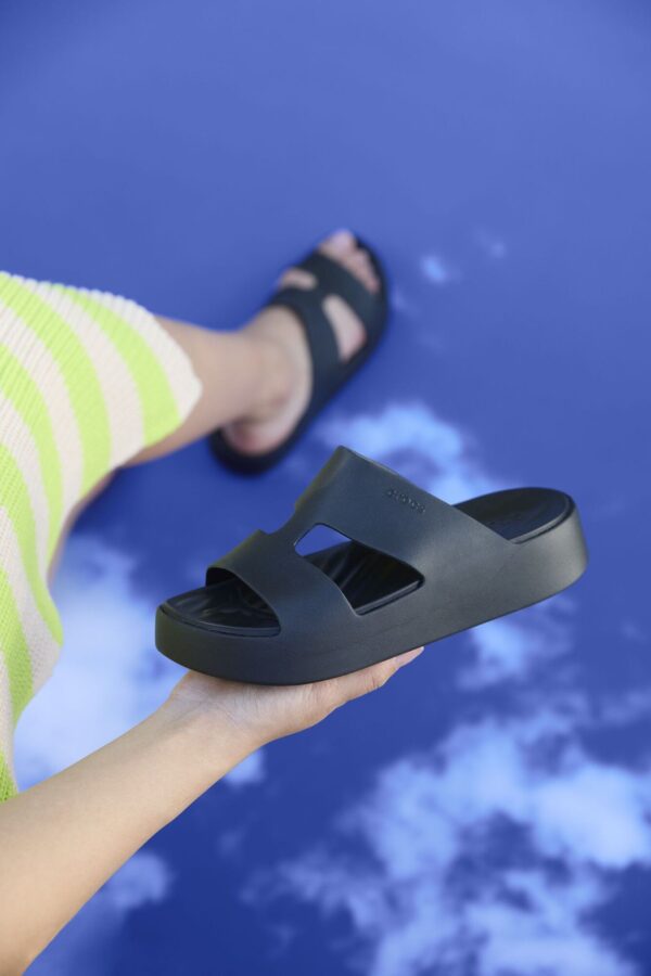 Crocs™ Getaway Platform H-Strap Black