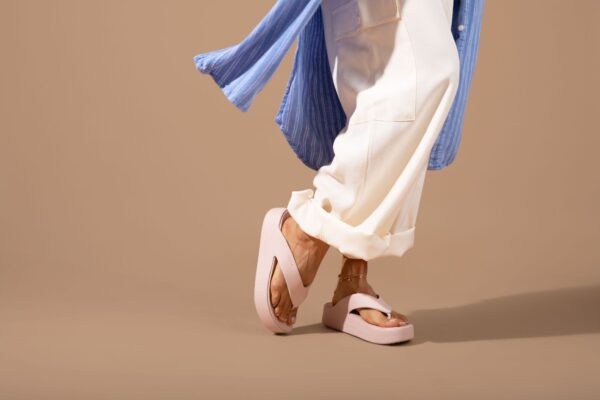 Crocs™ Getaway Platform Flip Quartz