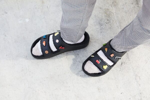 Crocs™ Classic Cozzzy Sandal Black/Black